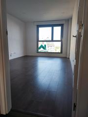 Piso en Valdebebas - Valdefuentes. Piso seminuevo de 2017 en urbanización con piscina y pádel en va