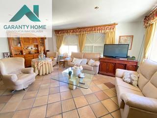 Casa a Valdepeñas de Jaén. Casa de campo en valdepeñas de jaén con piscina, huerto y pista