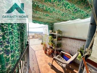 Casa a Martos. Casa en martos con salida a dos calles, terraza y patio  120 m