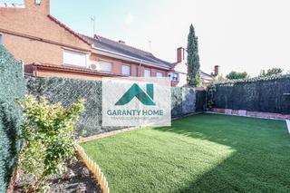Affitto Casa a schiera in Sector 3. Chalet en alquiler