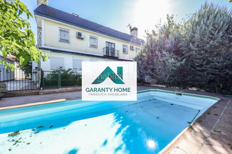 Foto b9f0d110-39a0-468f-a329-41c0a0313504. Chalet con riscaldamento in Urb. Calypo Navalcarnero