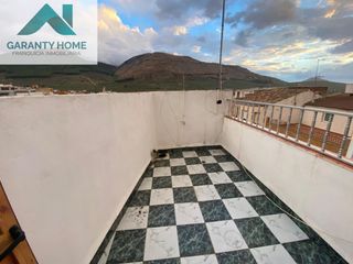 Zweistöckige Wohnung in Jamilena. Casa en jamilena con local y doble acceso