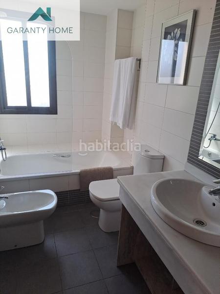 Foto 0a4161fa-339b-4b47-ab86-61d2333c44f7. Alquiler piso fantástico piso en santa cristina san rafael, en Málaga