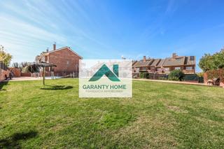 Casa adossada a Urbanización El Mediterráneo. Venta de chalet en arroyomolinos