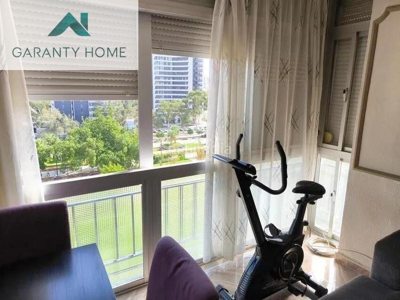 Foto cdde8ee0-16fb-4ed5-82c1-fb546c9bf861. Piso  en venta en avenida doctor marañon 36, en Málaga