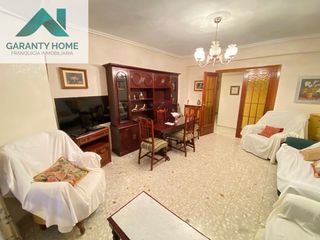 Etagenwohnung in Martos. Piso 4 habitaciones con ascensor en la cruz del lloro