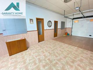 Edifici a Martos. Edificio completo con 3 viviendas y cochera en martos