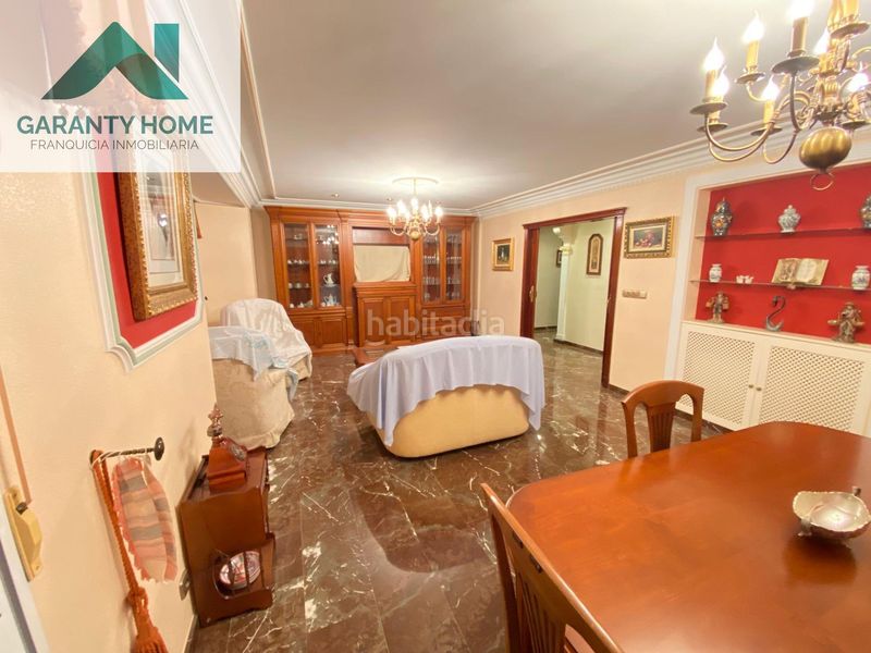 Foto 4f058df3-ca59-4dbc-bd8a-a52e875a7572. Edificio in Martos