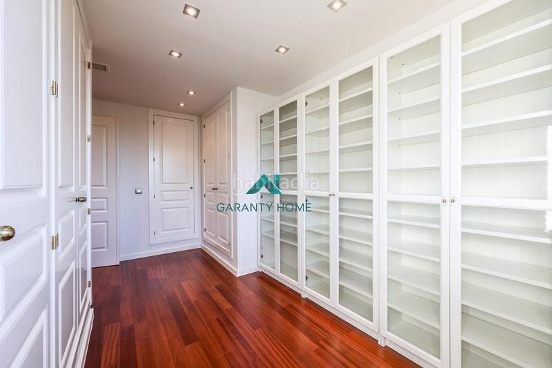 Foto 080a8435-1d77-4ef4-83af-0401912c8357. Casa bifamiliare in calle calle de luxemburgo in Centro Villaviciosa de Odón