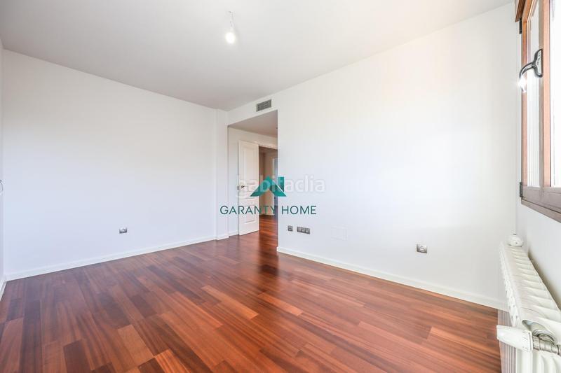 Foto 212e9826-621c-41ec-b119-883d2f625acb. Casa bifamiliare in calle calle de luxemburgo in Centro Villaviciosa de Odón