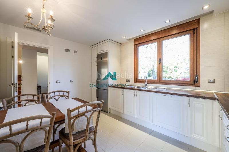 Foto 4675cb97-eaa7-4af8-bd2a-1167c710888a. Casa bifamiliare in calle calle de luxemburgo in Centro Villaviciosa de Odón