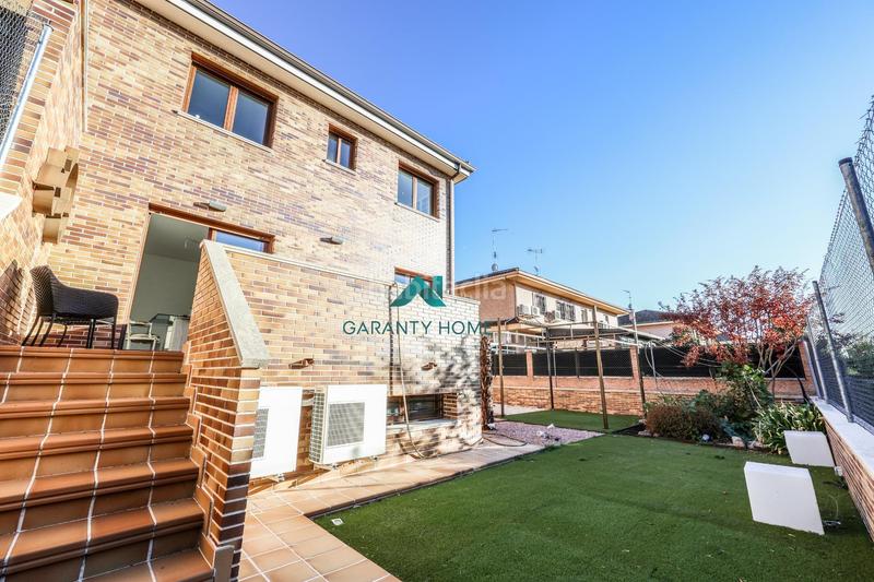 Foto 50f540cb-255f-4d5e-a47c-6878b5a1042c. Casa bifamiliare in calle calle de luxemburgo in Centro Villaviciosa de Odón