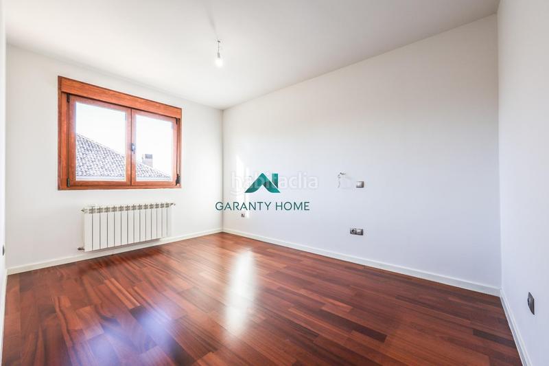 Foto 6641335b-9b00-42da-87eb-108b34ee0637. Casa bifamiliare in calle calle de luxemburgo in Centro Villaviciosa de Odón