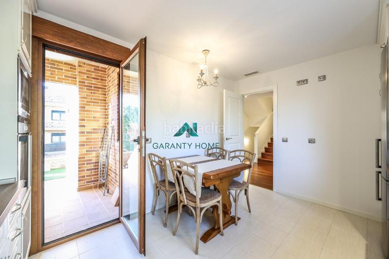 Foto 79187d11-8409-4c52-bead-794c85dd83b5. Casa bifamiliare in calle calle de luxemburgo in Centro Villaviciosa de Odón