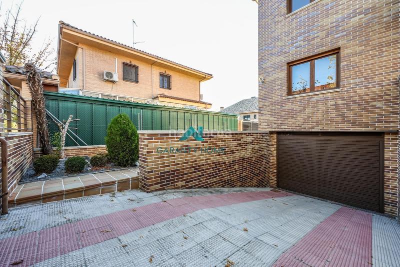 Foto 97e33b30-0a95-49ea-bd95-a27321d2b6e9. Casa bifamiliare in calle calle de luxemburgo in Centro Villaviciosa de Odón