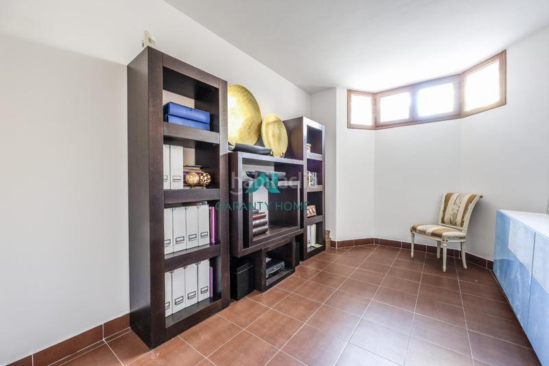 Foto af6bff05-0999-457a-8915-f6661f470d35. Casa bifamiliare in calle calle de luxemburgo in Centro Villaviciosa de Odón