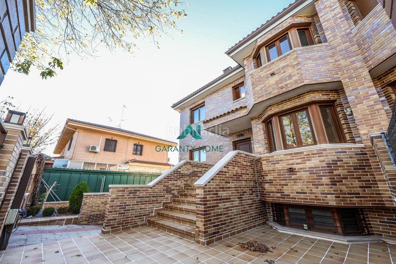 Foto b6486f9f-0d84-4e23-bb56-12def19b3e06. Casa bifamiliare in calle calle de luxemburgo in Centro Villaviciosa de Odón