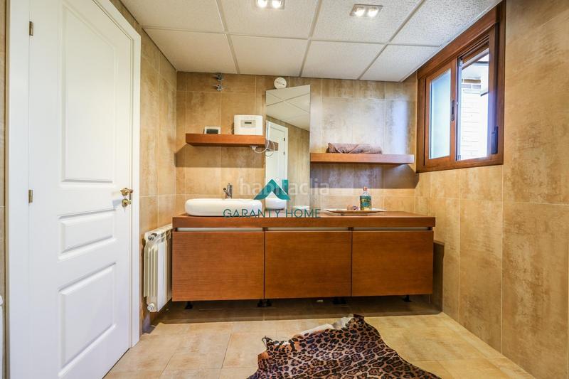 Foto c34bd23b-35ce-476f-9a92-7c6e2bc5705b. Casa bifamiliare in calle calle de luxemburgo in Centro Villaviciosa de Odón