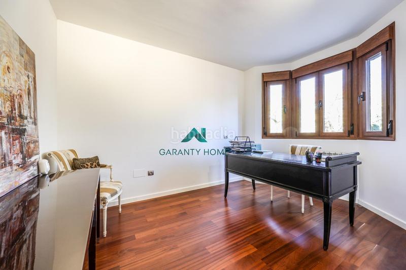 Foto c59a08d1-20b9-4ab8-9386-3a7bf52bede4. Casa bifamiliare in calle calle de luxemburgo in Centro Villaviciosa de Odón