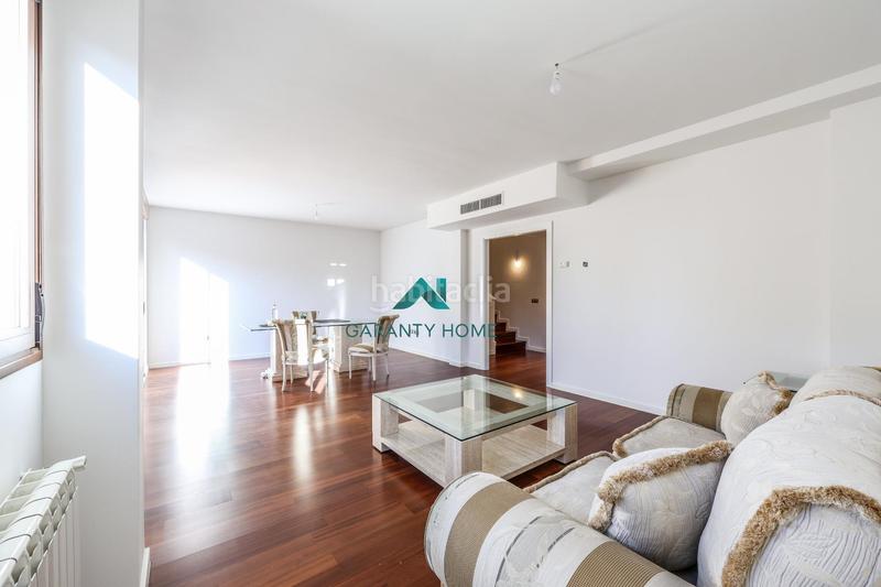 Foto e04ab754-2519-4f21-84e1-295b26e661d1. Casa bifamiliare in calle calle de luxemburgo in Centro Villaviciosa de Odón