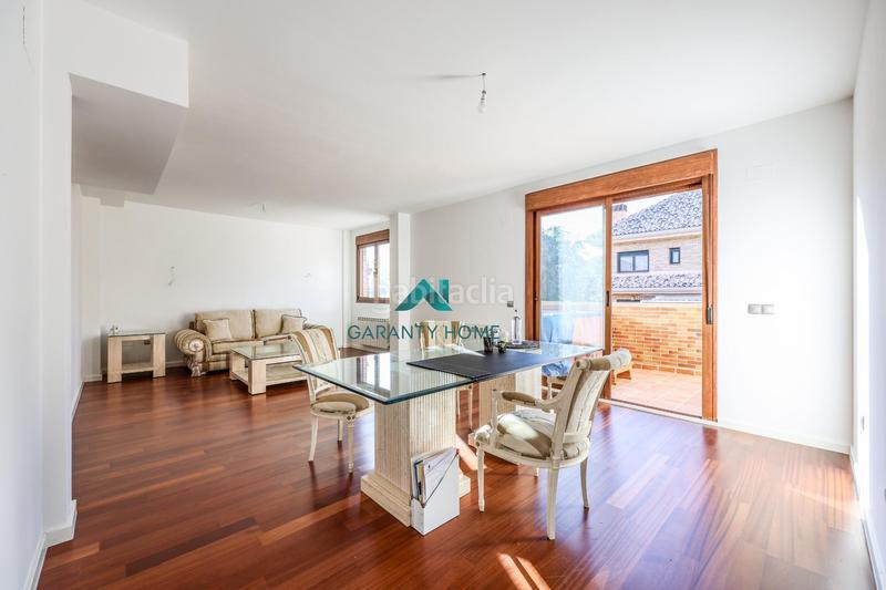 Foto e410c803-e2e5-40d1-8502-67dd23b9f29d. Casa bifamiliare in calle calle de luxemburgo in Centro Villaviciosa de Odón