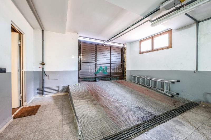 Foto fc2c23e8-8fbd-471a-ba53-f18673b403cb. Casa bifamiliare in calle calle de luxemburgo in Centro Villaviciosa de Odón