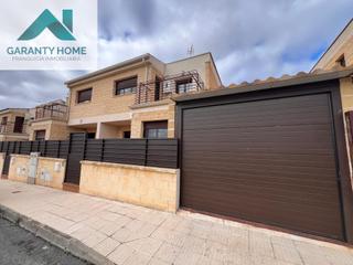 Casa adossada a Noez. Chalet pareado en venta en noez toledo