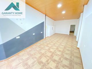 Business premise in Torredonjimeno. Local comercial en torredonjimeno con escaparate reformado