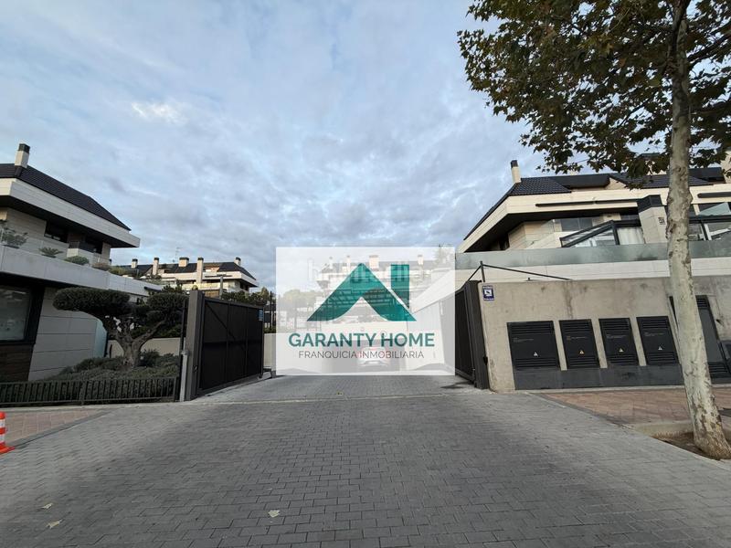 Foto ee2abb00-04e2-46f0-81d3-ca13e9167a9f. Duplex avec chauffage parking piscine dans Valenoso Boadilla del Monte