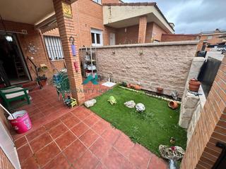 Maison jumelée à Barcience. Venta de chalet adosado en barcience  toledo