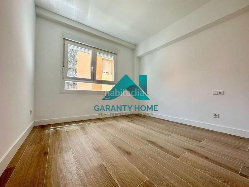 Foto d86f6a56-3875-441a-b016-6359e0a37f87. Flat with heating parking in Canillas Madrid