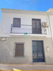 House in Alcaudete. Casa adosada en alcaudete con patio y terraza