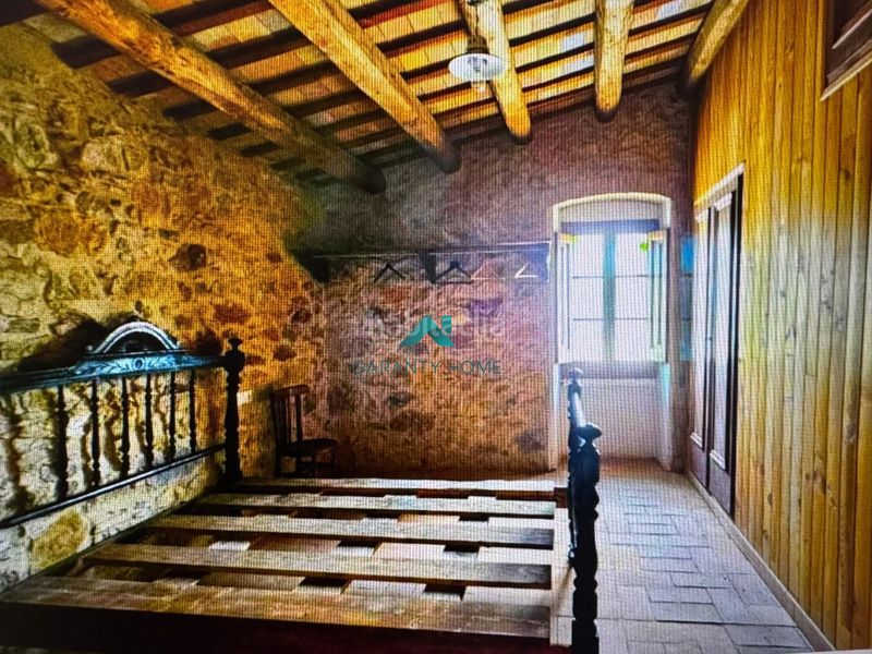 Foto 71dc77a8-cb8b-42c6-8cd5-dcd294d1641b. Casa amb aparcament a Llofriu