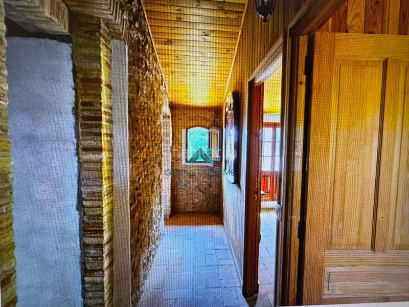 Foto a600e59f-d9f3-4cf9-b836-51d033906ce6. Casa amb aparcament a Llofriu