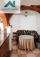 Casa in Martos. Vivienda unifamiliar en martos con patio, terraza y sótano