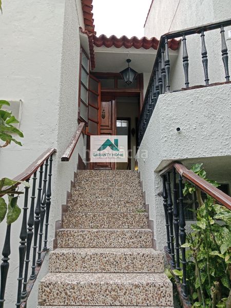 Foto f7af6aee-17a9-49a6-8402-38233df57bfe. Casa amb aparcament a Illa de Arousa (A)