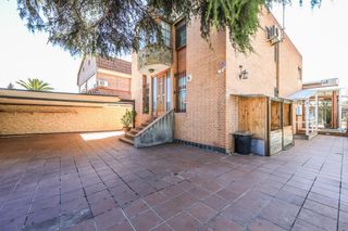 Xalet  Avenida avenida españa. Chalet independiente con piscina climatizada en las conejeras  c