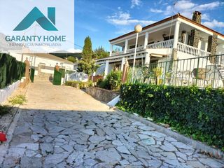 Chalet in Jamilena. Chalet en jamilena  2 viviendas y piscina privada