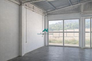 Rent Industrial building in Centro-El Castillo. Nave en alquiler en sagunto  180 m2 con zona de carga y descarga
