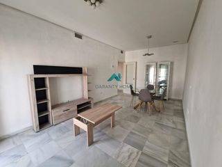 Miete Etagenwohnung in Divina Pastora - La Yeguada. Piso en alquiler en plaza del caballo