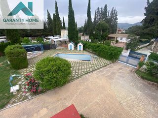 Chalet en Guardia de Jaén (La). Chalet en la guardia de jaén con jardín y piscina