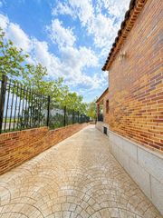 Casa a Villaluenga de la Sagra. Chalet independiente