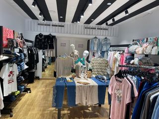 Lloguer Local Comercial a Centre. Oportunidad única! traspaso tienda de ropa de mujer