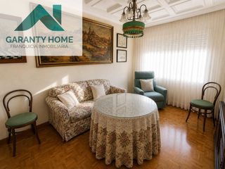 Appartement à Avda de Madrid - Pº de la Estación. Piso en jaén capital con gran amplitud, garaje incluido y doble