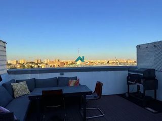 Penthouse in Barrio de la Luz. Ático dúplex de diseño con terrazas y vistas panorámicas en vale