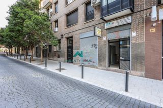 Local Comercial en Zona Renfe. Venta de local comercial  con 2 escaparates al lado del ayuntami