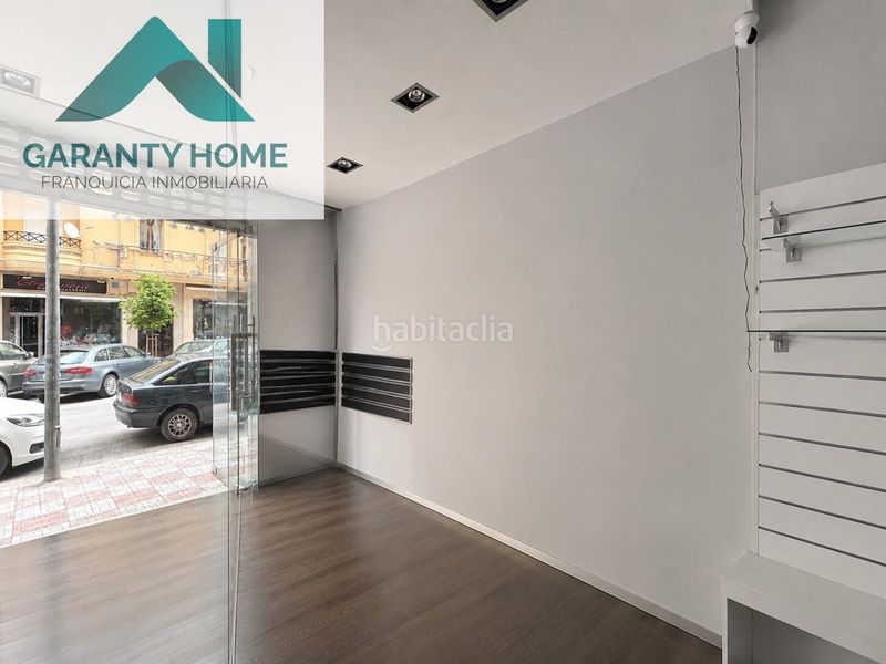 Foto 45e3e6fd-7fdd-4197-8c3b-583b25c6a6e4. Alquiler local comercial  en avd. aceituneros con escaparate y patio en Martos