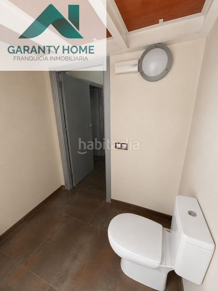 Foto edcc4ad5-cb62-4c5c-8801-473bf987a5dd. Alquiler local comercial  en avd. aceituneros con escaparate y patio en Martos
