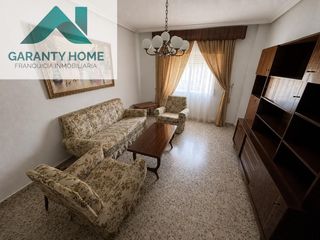 Etagenwohnung in Martos. Piso en martos con patio, lavadero y sótano