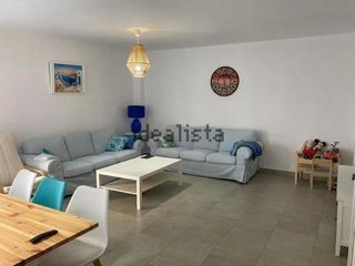 Miete Etagenwohnung in Prades. Alquiler piso con gran terraza, vistas al mar, piscina en cambri